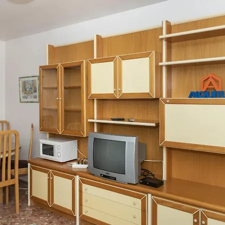 Nereo, 10º-45 Apartment *